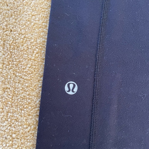 Lululemon black leggings with patterned band size 6 - Picture 4 of 4